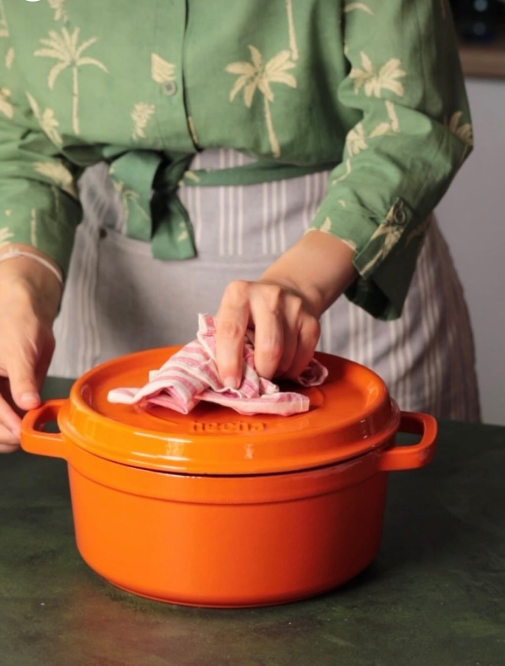 Hecha Enameled Cast Iron Dutch Ovens 6qt